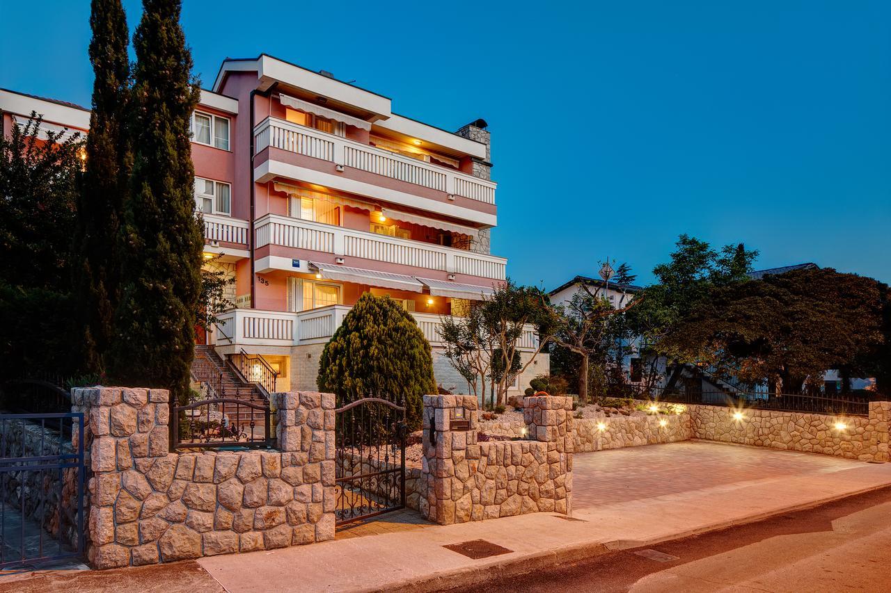 Senada Apartments Selce Exterior photo